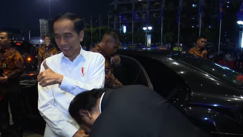 Usai Kalah Pilpres 2024, Viral Video Surya Paloh 2 Kali Cium Tangan Jokowi