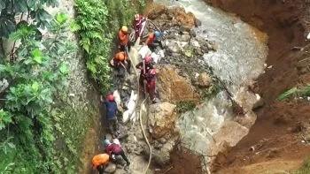 Longsor Proyek TPT di Bogor Berimbas ke Pemakaman