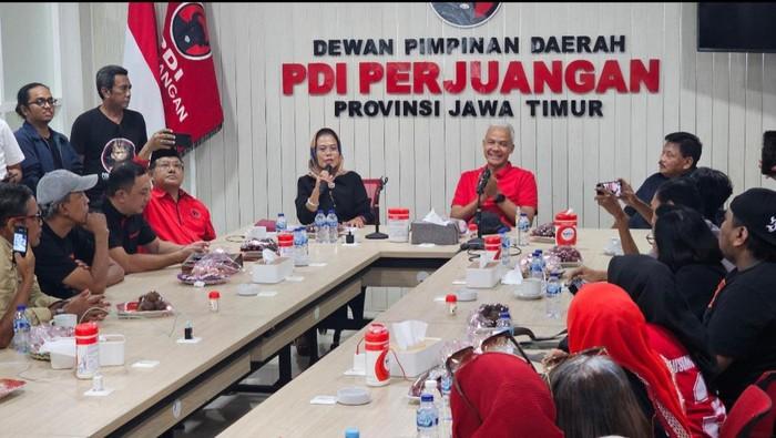 Ganjar Kumpulkan Kader di Kantor PDIP Jatim, Minta Kawal Penghitungan Suara Manual