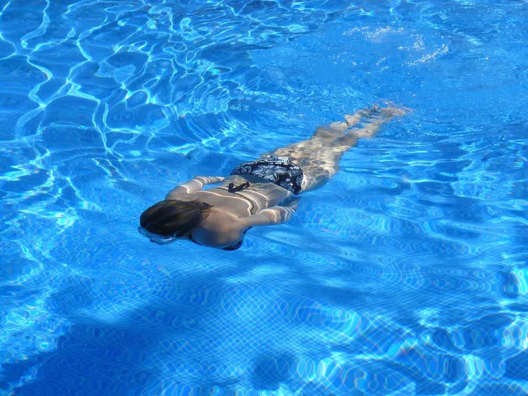 Anak Artis Tewas di Kolam Renang Jaktim, Begini Teknik-Tips Pernapasan yang Benar di Dalam Air