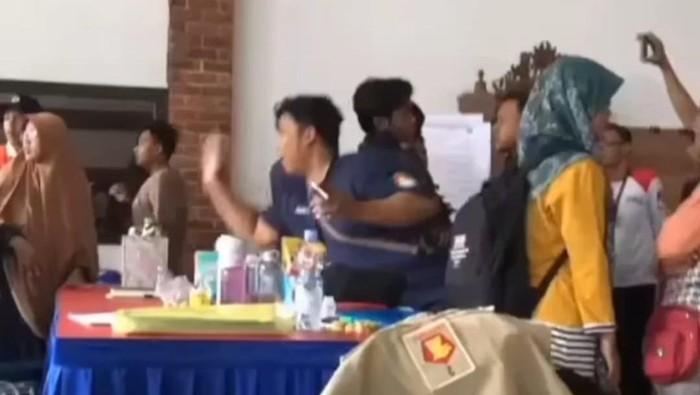 Heboh! gegara Suara Caleg DPRD Kab Bogor Hilang, Rapat Penghitungan Suara di Tajurhalang Ricuh