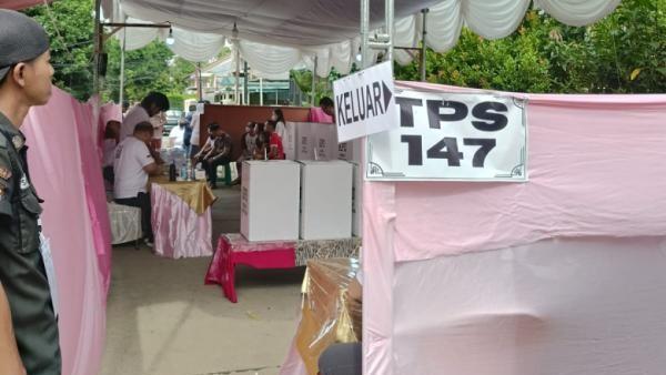 18 Surat Suara DPRD DKI Jakarta Tertukar, PSL di TPS 147 Sunter Jaya Sempat Tertunda