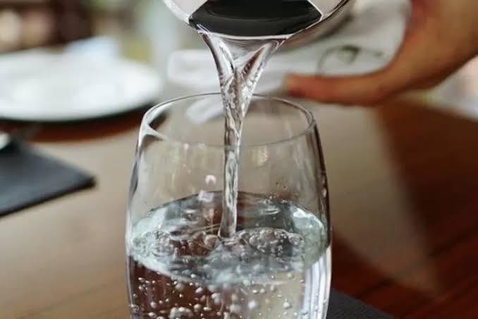 Ternyata Terlalu Banyak Minum Air Putih Tidak Baik, Lho!