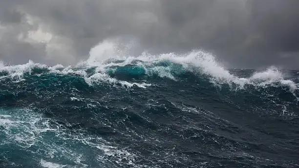 Laut Natuna Utara Diprediksi Bakal Diterjang Gelombang Empat Meter, BMKG Minta Warga Waspada