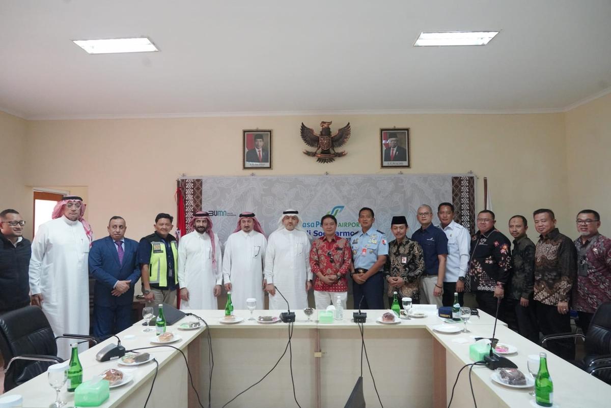Kemenag dan Kemenhaj Saudi Cek Kesiapan Layanan Fast Track Haji di Bandara Surabaya dan Solo