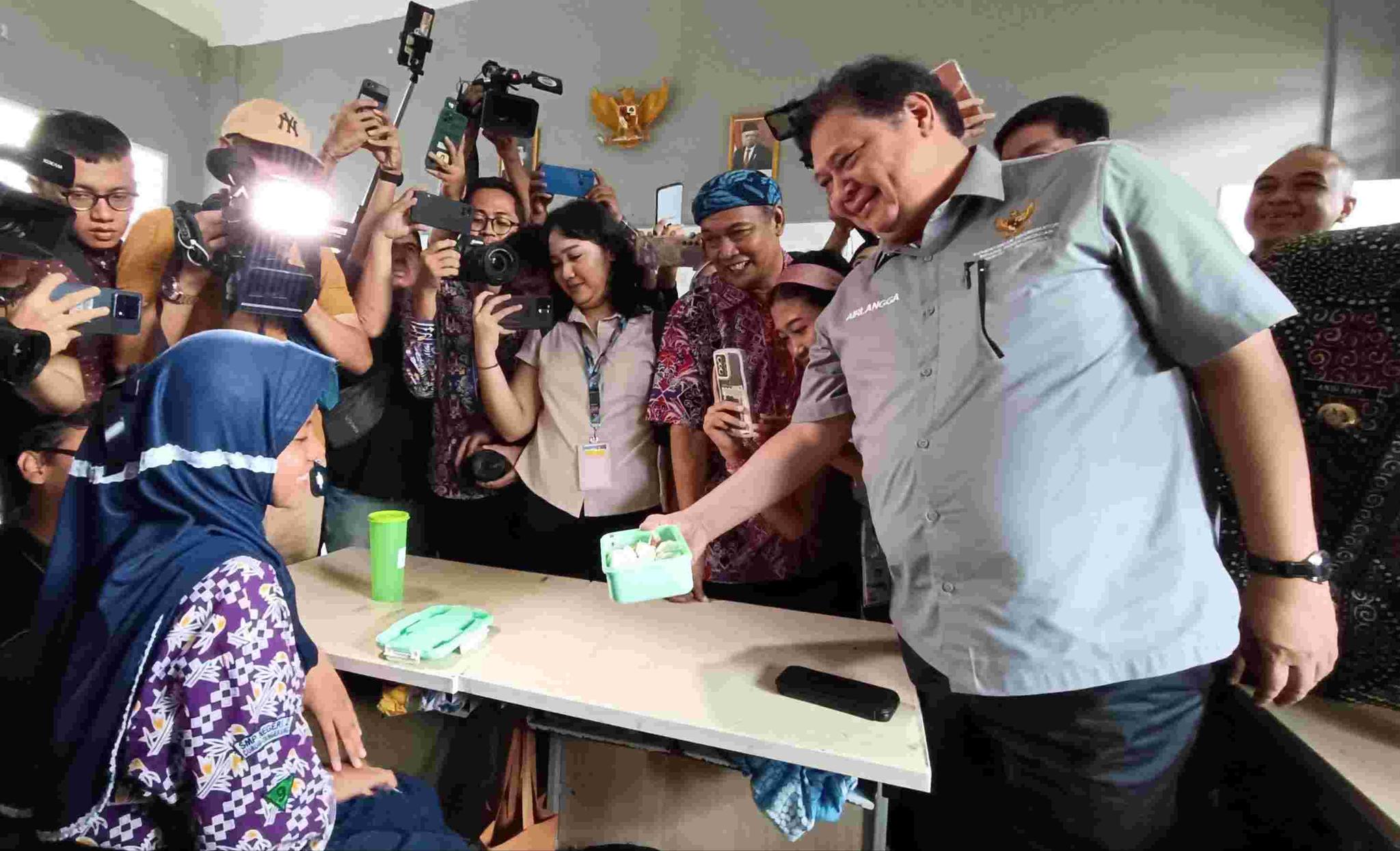 Airlangga Sebut Kabupaten Tangerang jadi Percontohan Makan Siang Gratis