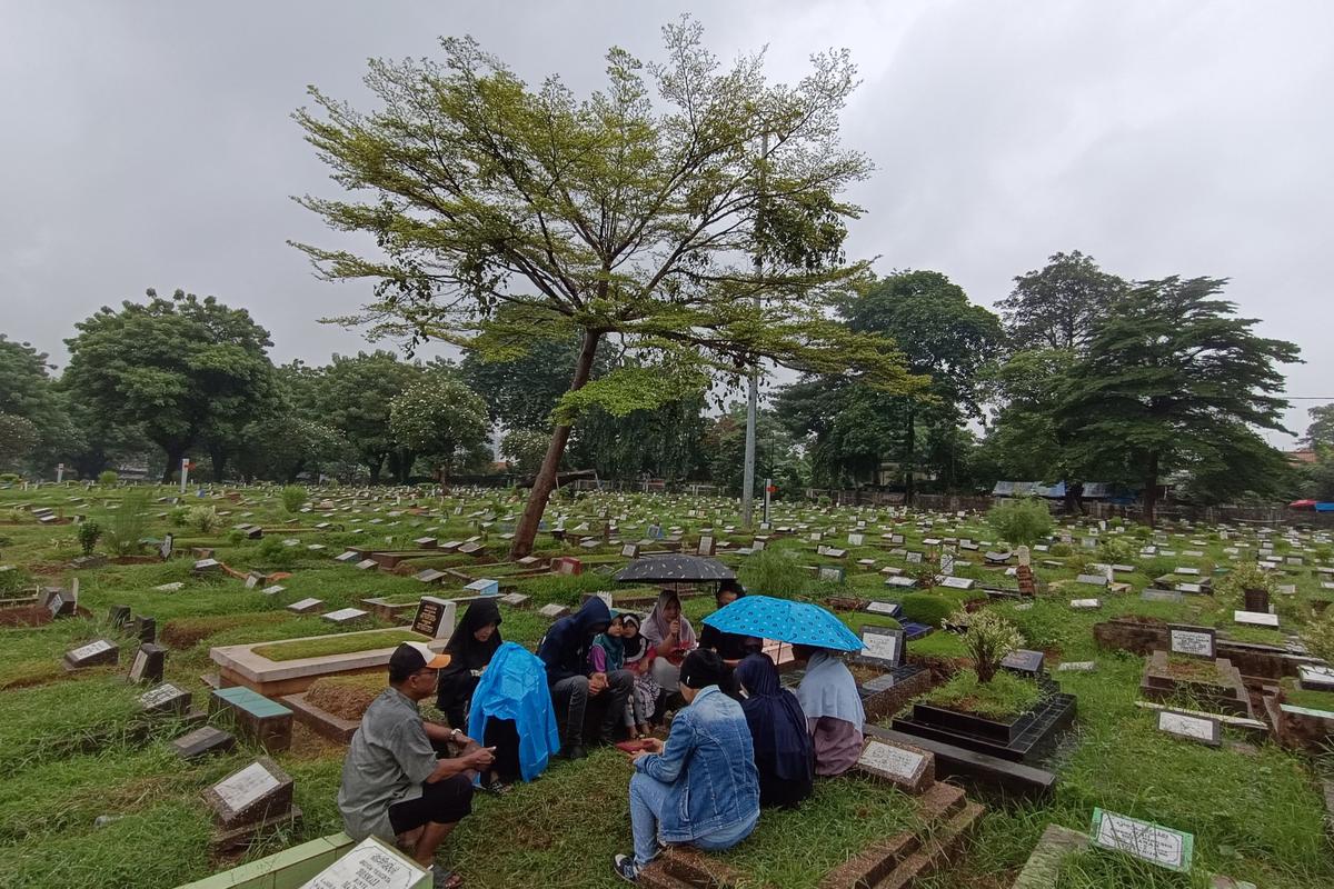 Begini Doa dan Tata Cara Ziarah Kubur Orang Tua Sebelum Bulan Suci Ramadan