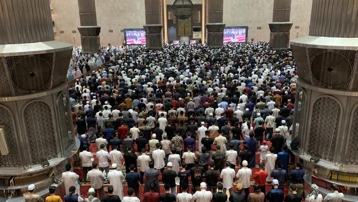 Hari Pertama Salat Tarawih di Masjid Istiqlal, Jemaah Penuhi hingga Lantai 3