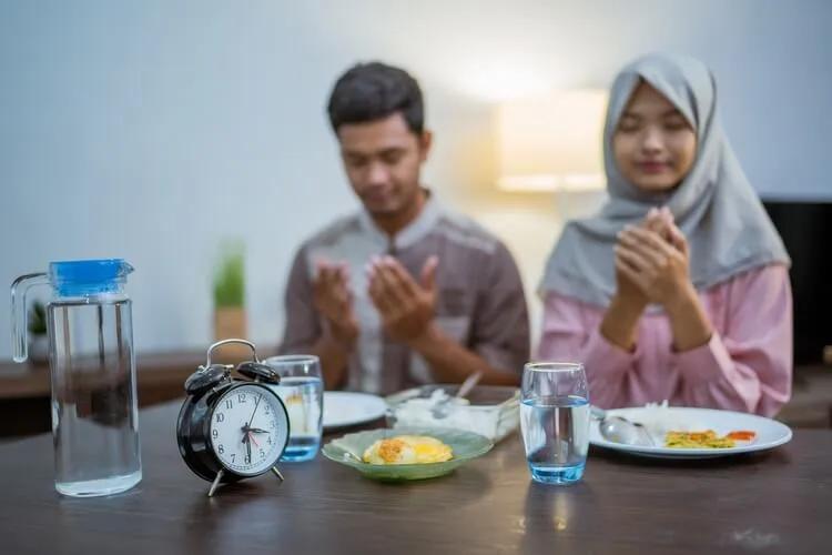 Batas Waktu Terakhir Makan Sahur: Imsak atau Subuh?