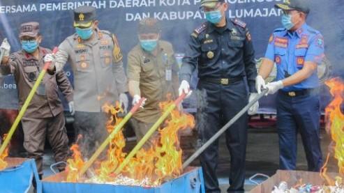 Bea Cukai Musnahkan Rokok dan Miras Ilegal di Probolinggo dan Cirebon