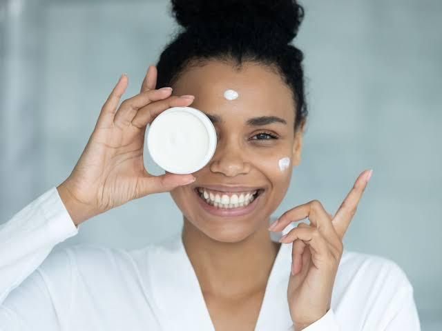 Tips Skincare Selama Puasa. Salah Satunya Memakai Moisturizer Setelah Wudhu