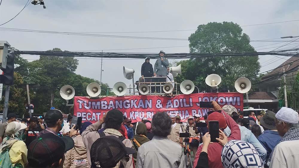 Unjuk Rasa Protes Hasil Pemilu 2024 di Dekat Kantor KPU RI