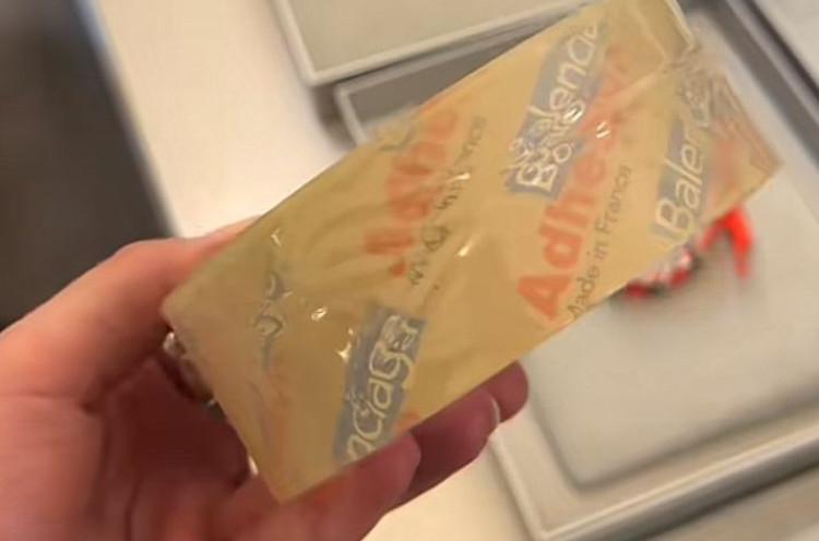 Ada-ada Saja! Gelang Seperti Lakban Ini Seharga Rp51 Juta
