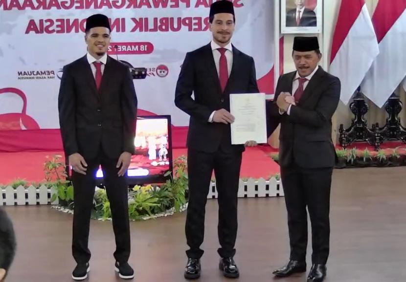 Secepat Kilat! Ragnar Oratmangoen dan Thom Haye Ambil Sumpah Jadi WNI