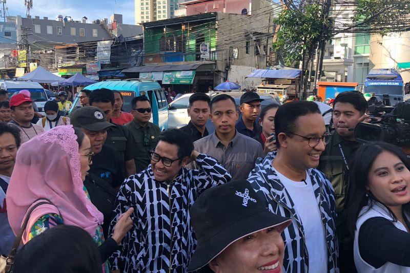 Momen Anies-Cak Imin War Takjil di Benhil, Berangkat Naik Vespa