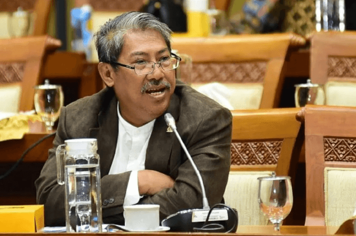Ribuan Izin Usaha Tambang Dicabut Menteri Bahlil, DPR Desak Menteri ESDM Jelaskan