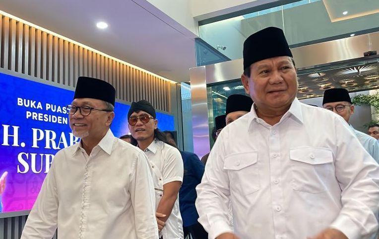 Disambut Zulhas, Prabowo Bukber di Markas PAN