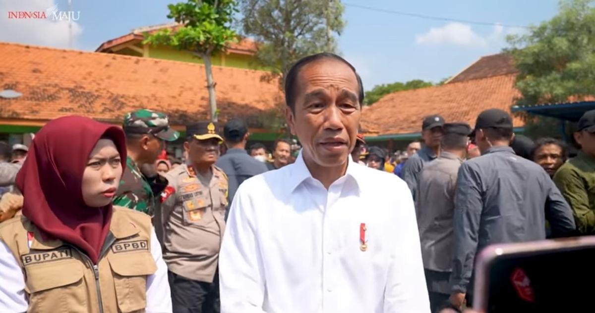 Jokowi Tinjau Banjir Demak, Intensitas Hujan Jadi Kambing Hitam