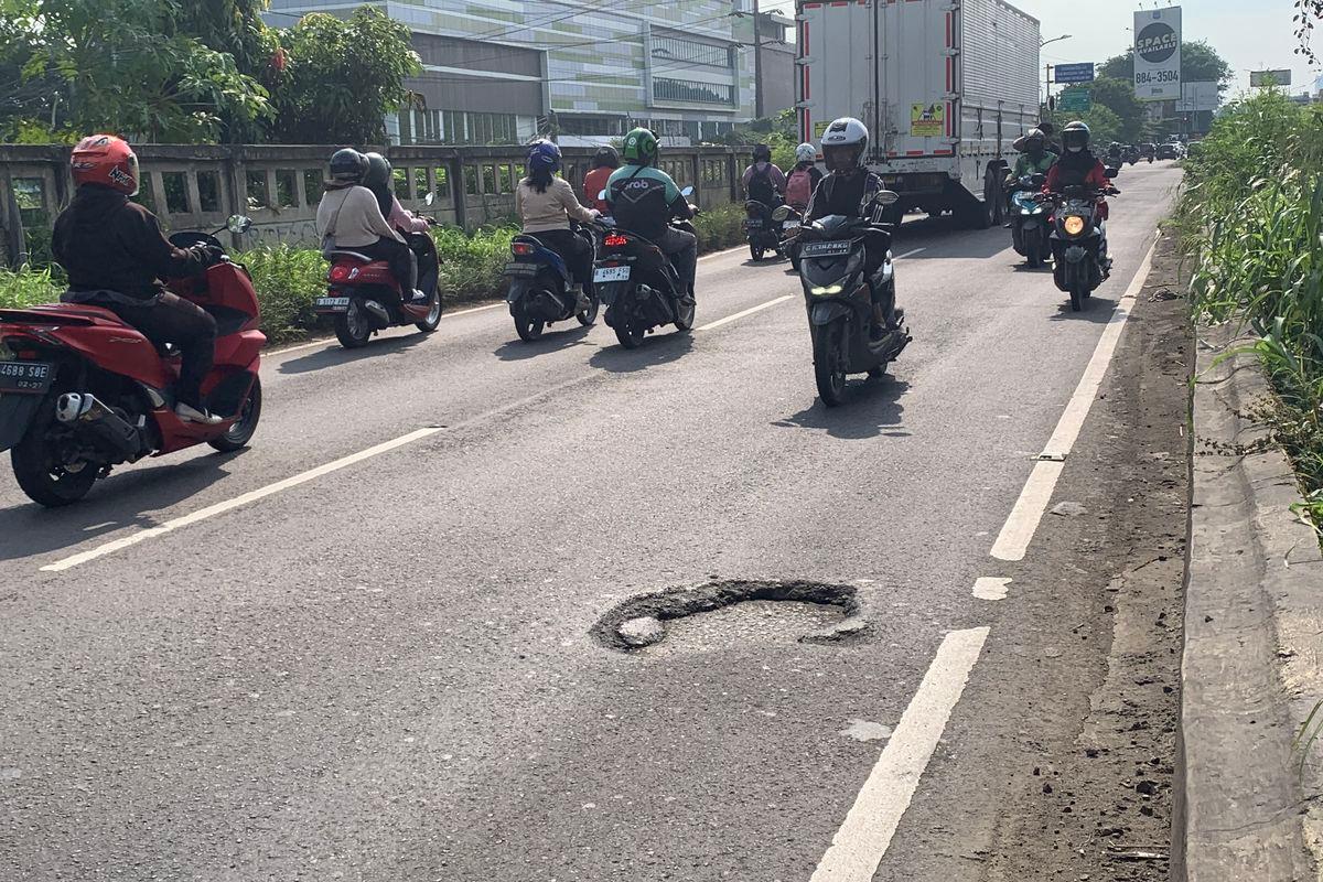 Duh! Jalur Kalimalang Masih Rusak Jelang Arus Mudik