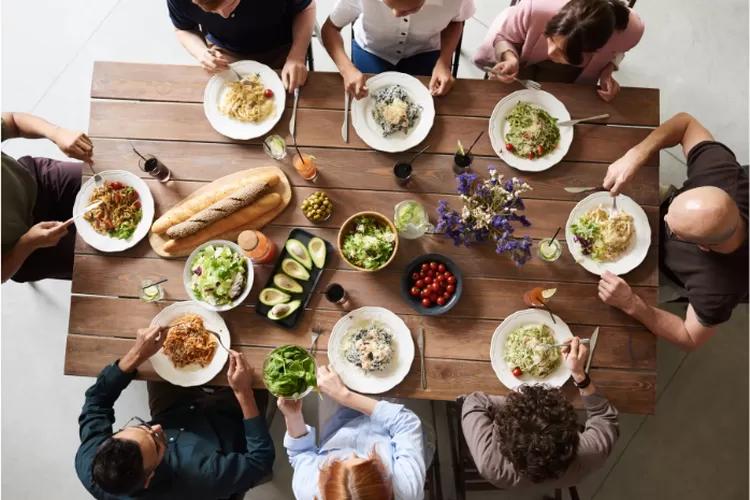 Jangan Sembarang Beli, Ini Hukumnya Makan di Restoran yang Jual Babi