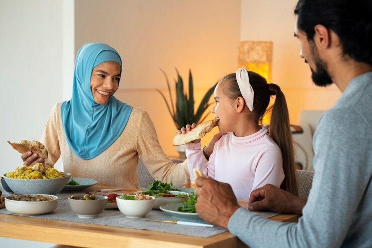 Nutrisi Berlebih yang Dikonsumsi saat Buka dan Sahur Sebabkan Penyakit Metabolik