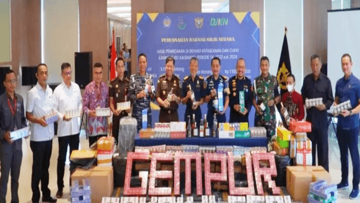 Bea Cukai Kalbagsel Musnahkan Rokok, Miras, dan Liquid Vape Ilegal Senilai Rp7 Miliar