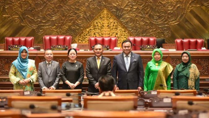 Puan Pimpin Pelantikan Tiga Srikandi Anggota PAW dari Fraksi P-Nasdem, PPP, dan PKB