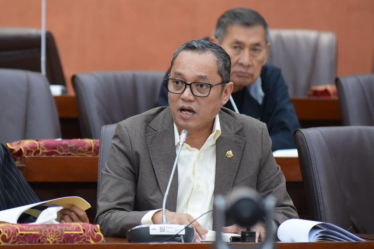 DPR Ingatkan Menteri Bahlil agar Investasi Jadi Dasar Pembangunan Nasional