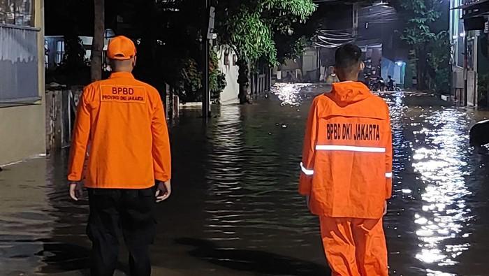 Update Banjir Jakarta: 13 RT-8 Ruas Jalan Direndam Banjir