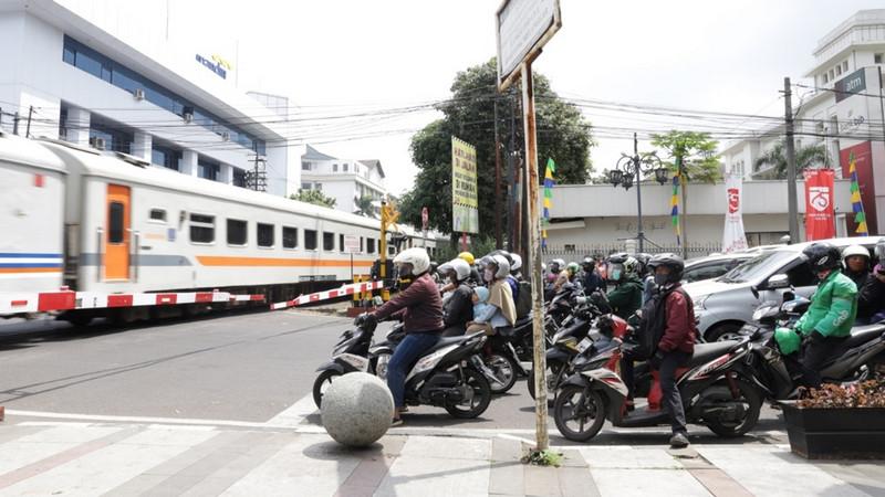 Selama Arus Mudik, Komisi V DPR Minta Waspadai Perlintasan Kereta Api Sebidang