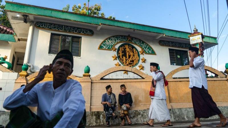 Ulama Ngaku 'Sudah Telepon Allah' untuk Gelar Solat Id, PBNU Bilang Begini