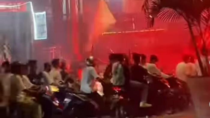 Polisi Sita Petasan hingga Flare saat Bubarkan Konvoi SOTR di Jakbar