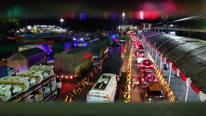 Jokowi Soroti Macetnya Arus Mudik di Merak, Minta Penanganan yang Tepat