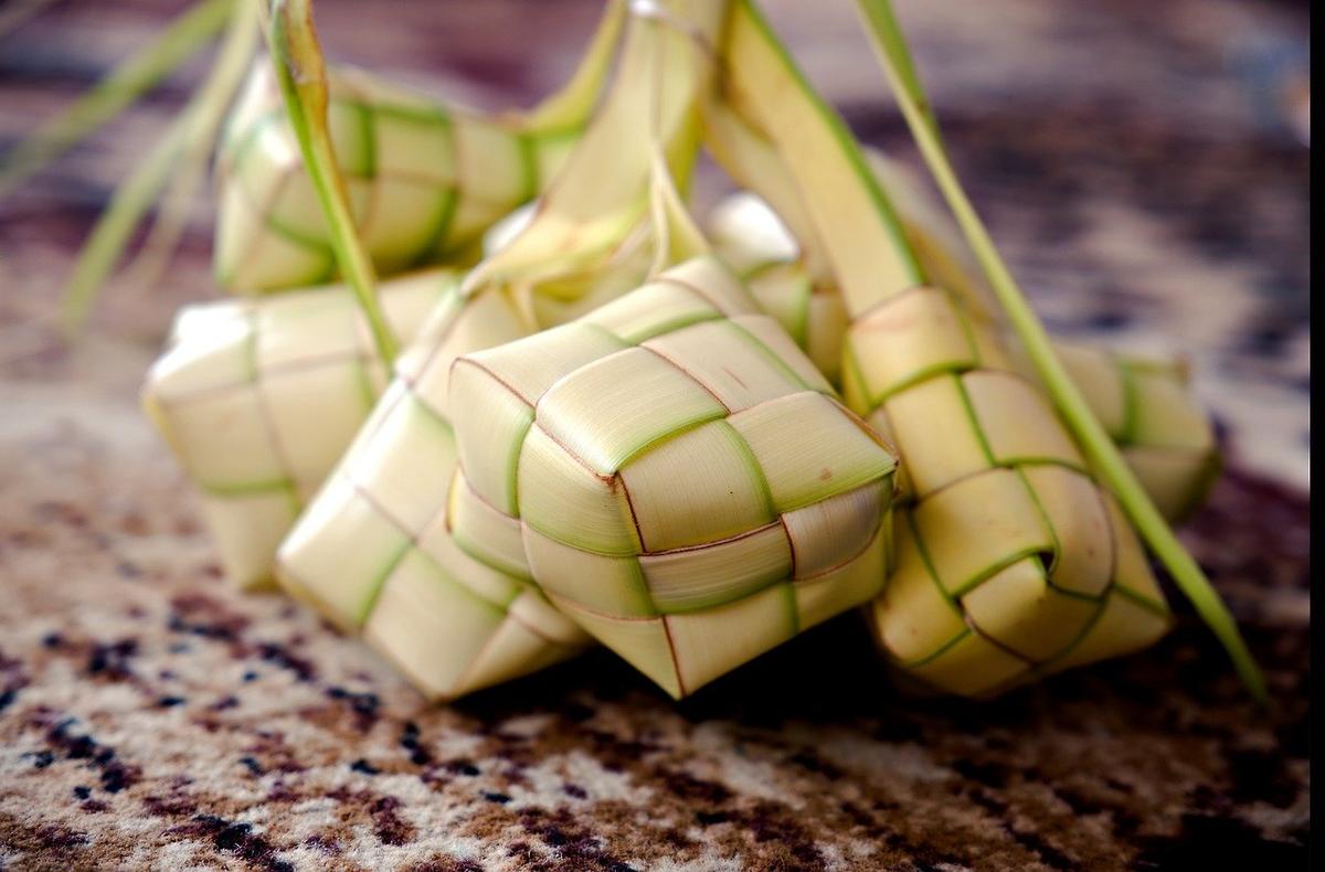 Begini Cara Menyimpan Ketupat Agar Tidak Mudah Basi