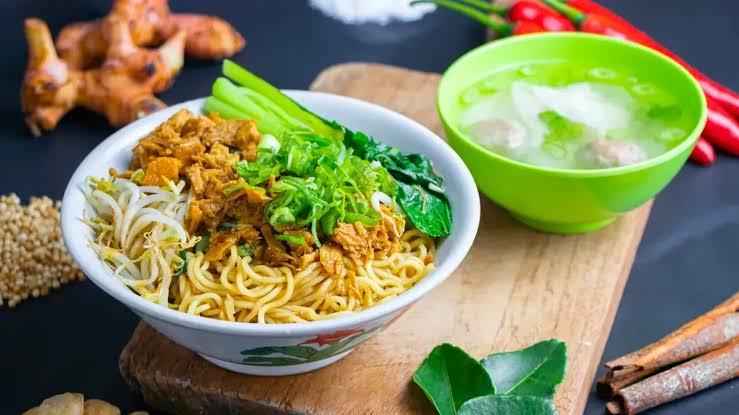 Kenapa Mie Ayam dan Bakso Sering Diburu saat Lebaran? Begini Alasannya