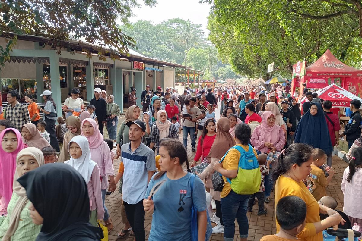 Marga Satwa Ragunan Dipadati Pengunjung Pada H+2 Lebaran