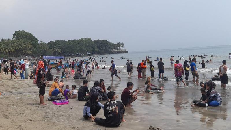 62 Juta Wisatawan Kunjungi Pantai Anyer-Carita Sepanjang Libur Lebaran 2024