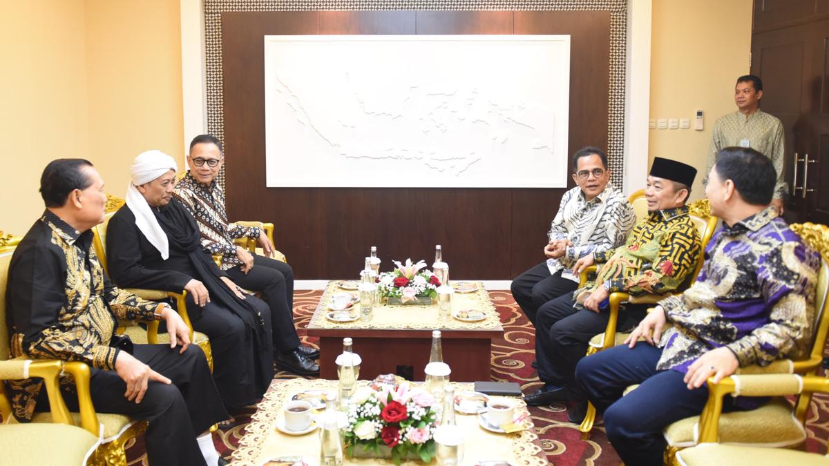 Jazuli Juwaini Apresiasi Kinerja Pegawai Setjen DPR di Acara Halal Bihalal