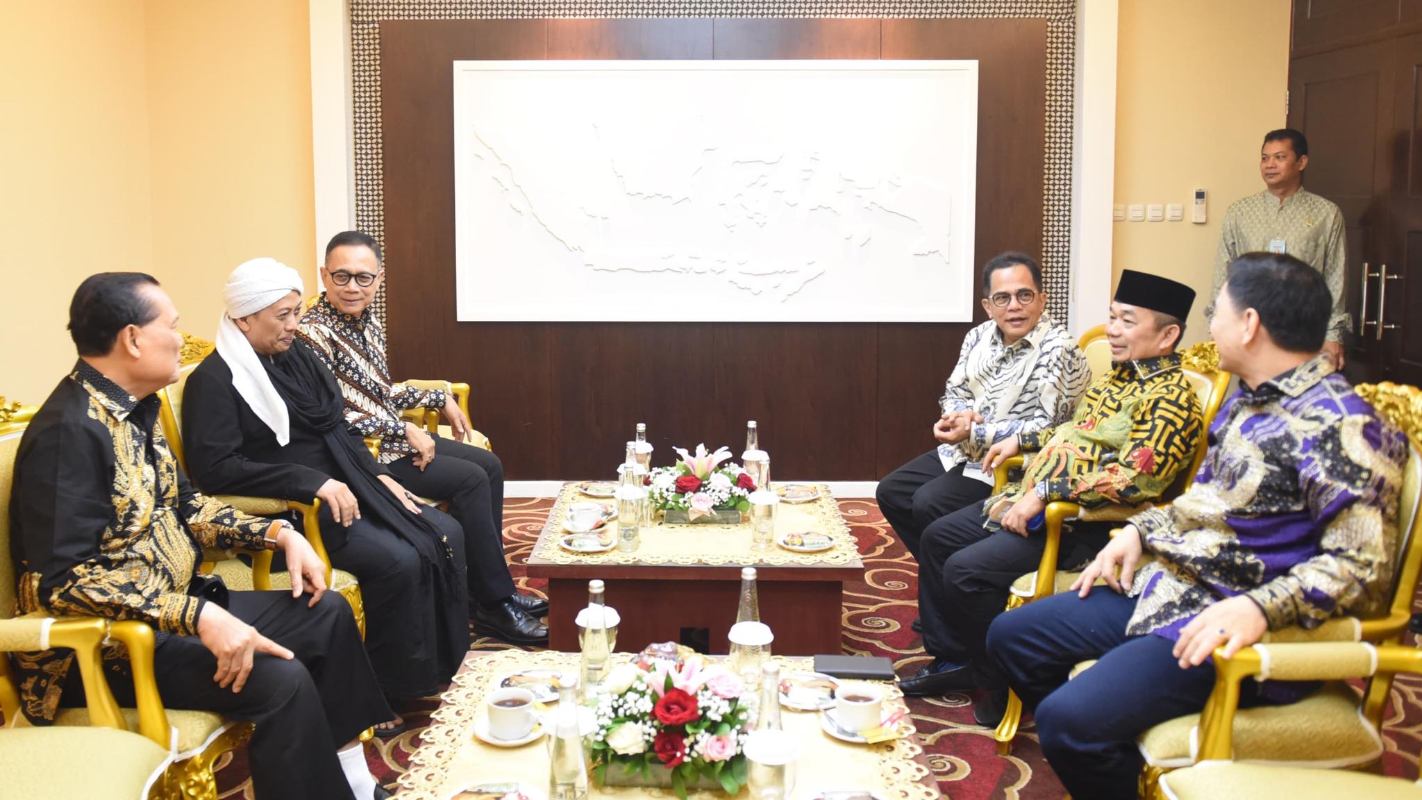 Jazuli Juwaini Apresiasi Kinerja Pegawai Setjen DPR di Acara Halal Bihalal