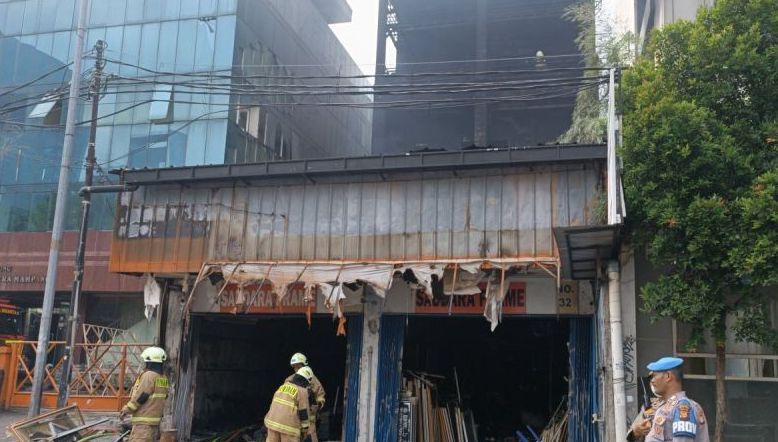 Setelah 17 Jam, Pemadaman Toko Bingkai di Mampang Prapatan Selesai