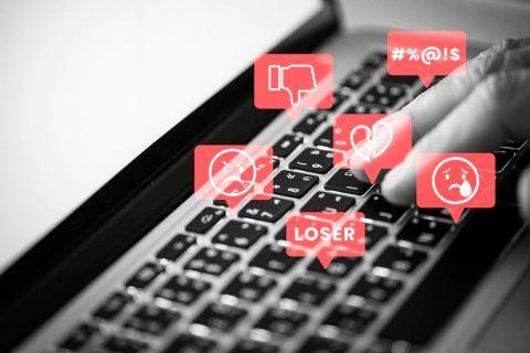 Gak Usah Takut, Pelecehan di Ruang Digital Bisa Dilawan