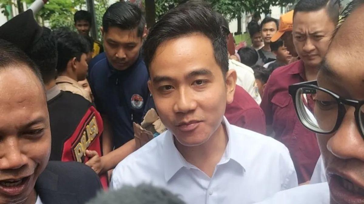Gibran Kembali Ngantor di Solo Usai Ditetapkan sebagai Wakil Presiden Terpilih