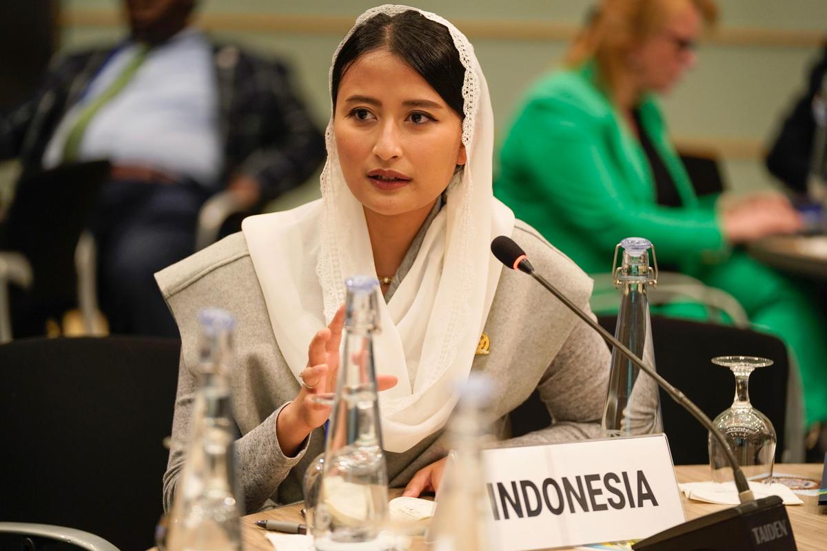 Dyah Roro Pertanyakan Bantuan Bank Dunia Bagi Negara Berkembang Terkait Perubahan Iklim
