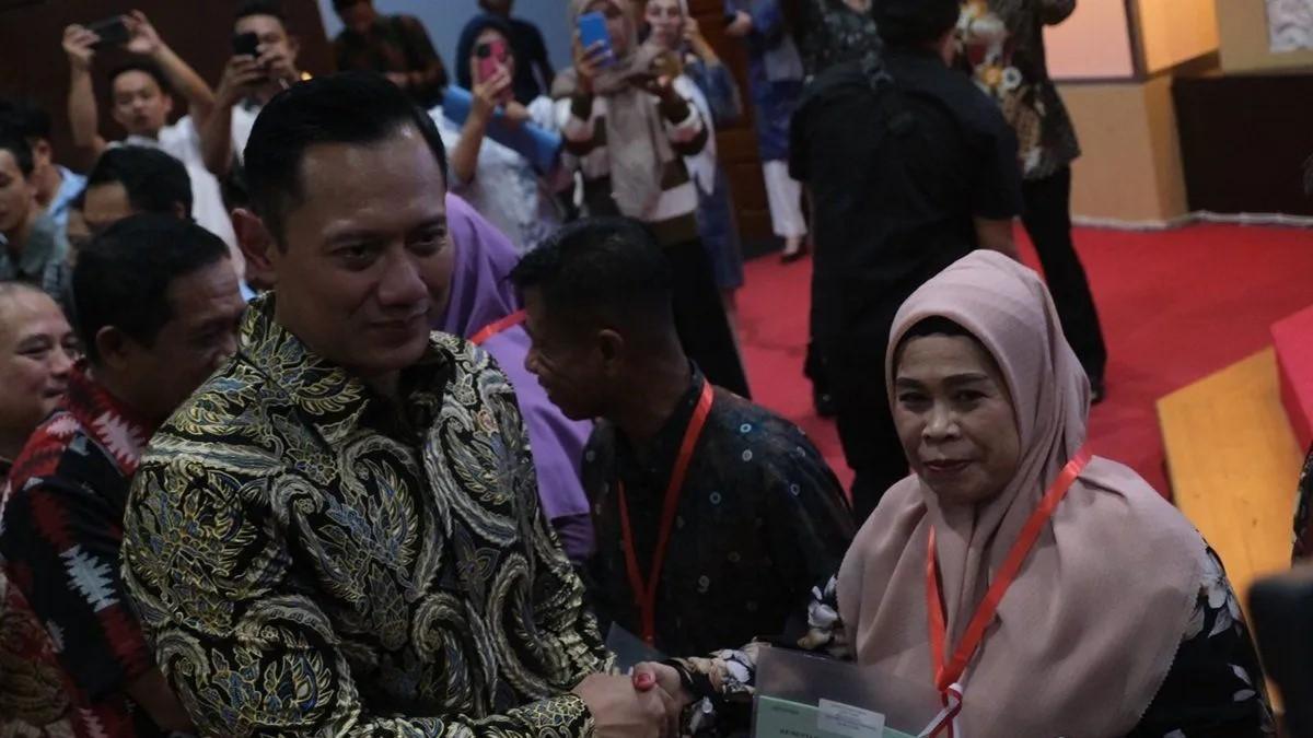 300 Sertifikat Gratis Diserahkan AHY di Sultra
