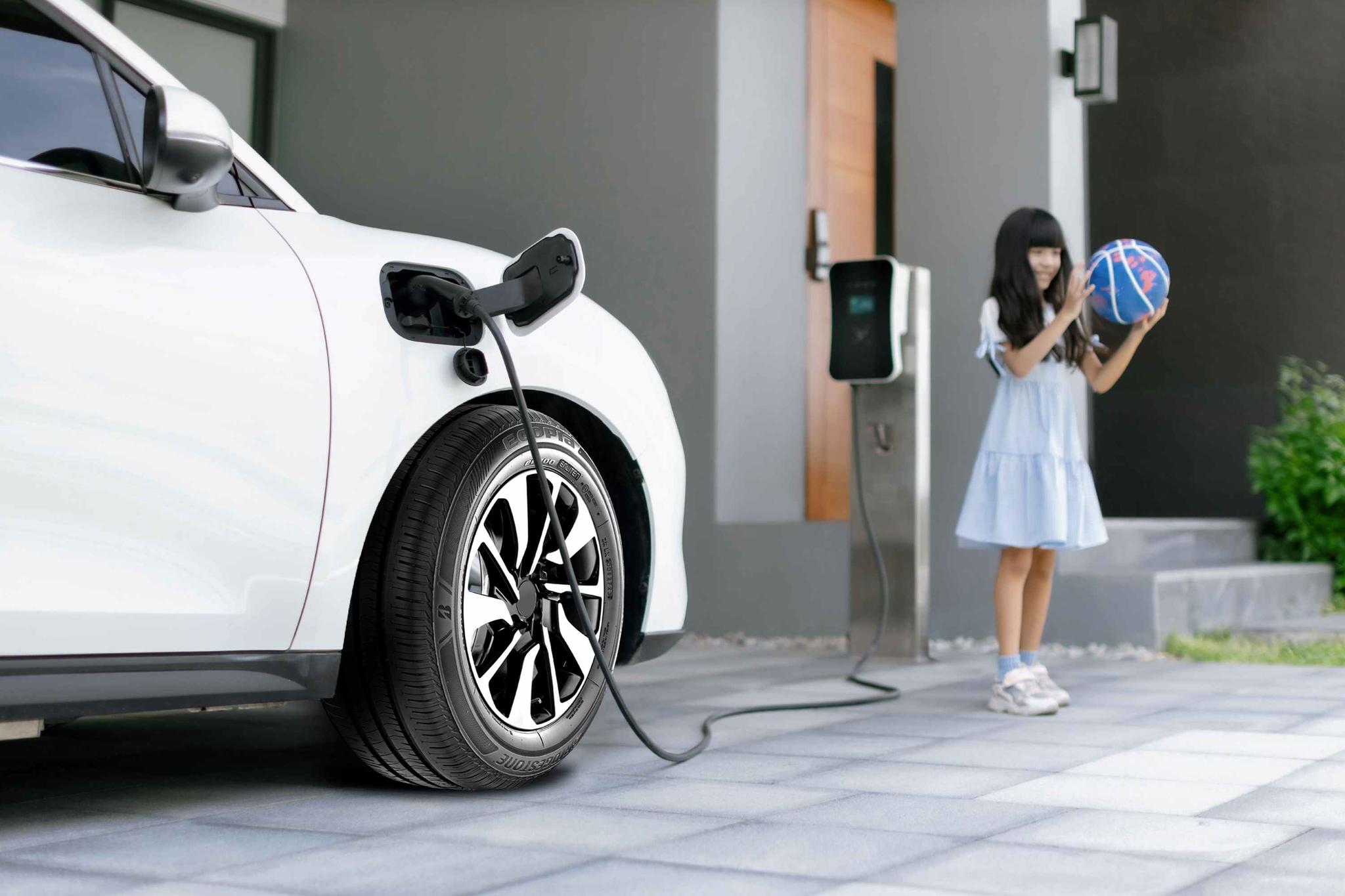 Anda Punya Mobil Listrik? Inilah Tips Memilih Ban yang Tepat