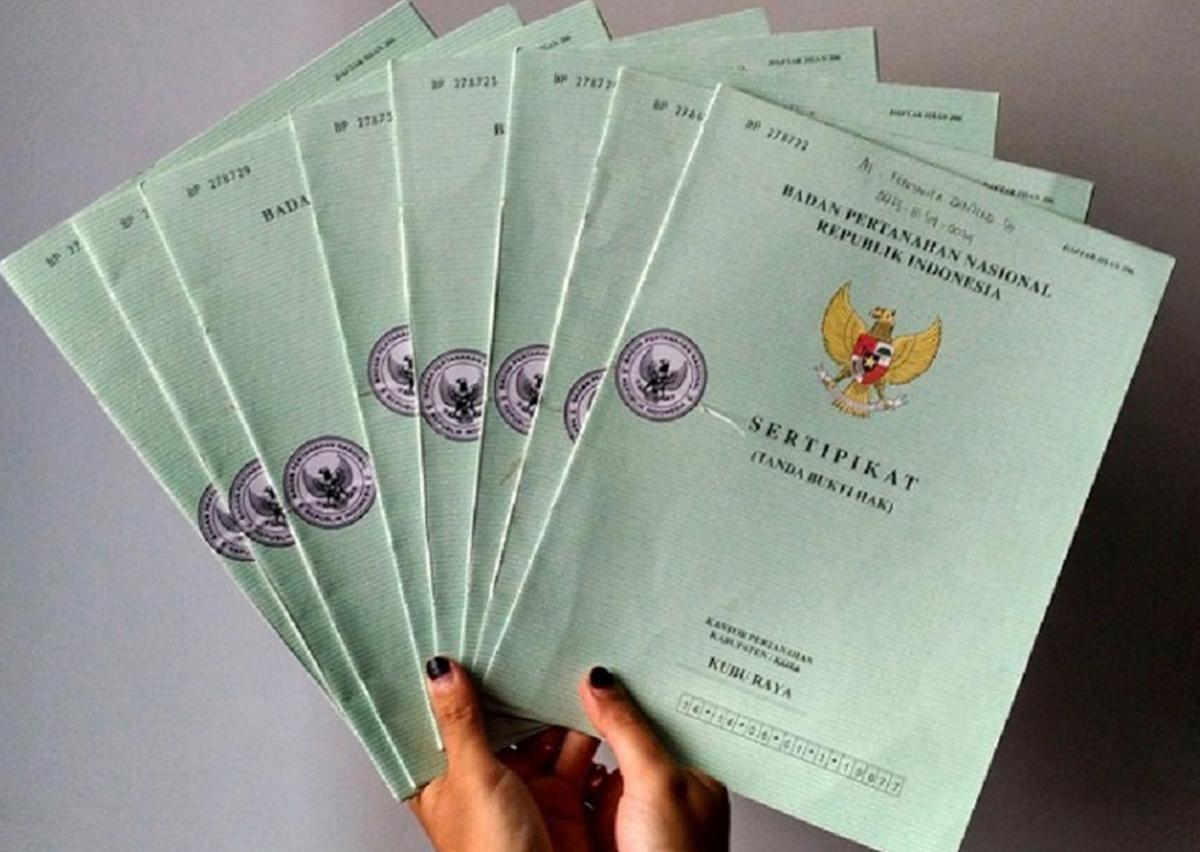 Jokowi Serahkan 10.323 Sertifikat Tanah di Banyuwangi Jatim