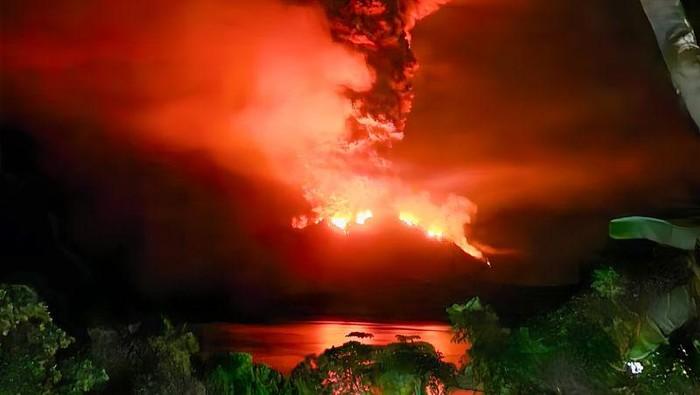 PGA Catat Gunung Ruang Erupsi 3 Kali, Letusan Abu Vulkanik Setinggi 1,5 Km