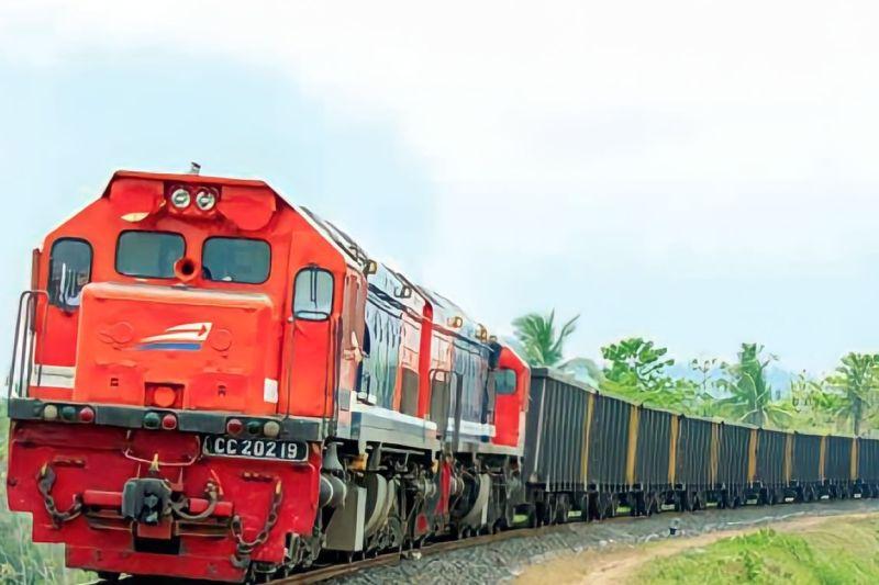 Lansia di OKU Tewas Tertabrak Kereta Batu Bara Rangkaian Panjang