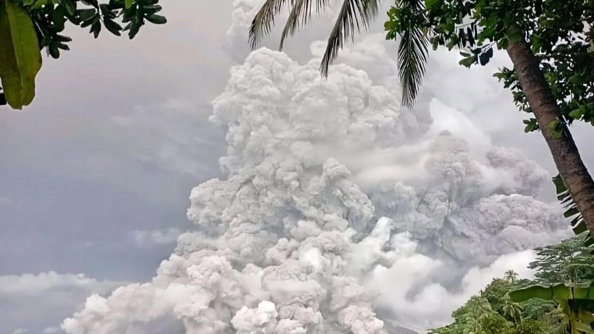 Erupsi Gunung Ruang Berpotensi Tsunami, PVMBG Minta Masyarakat Waspada