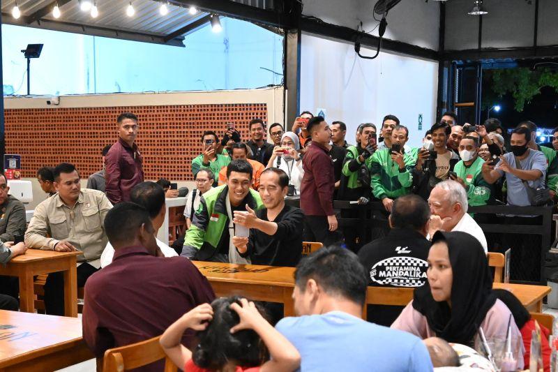 Jokowi Makan Mie Gacoan di Mataram, Pesan Level 0 dan 1